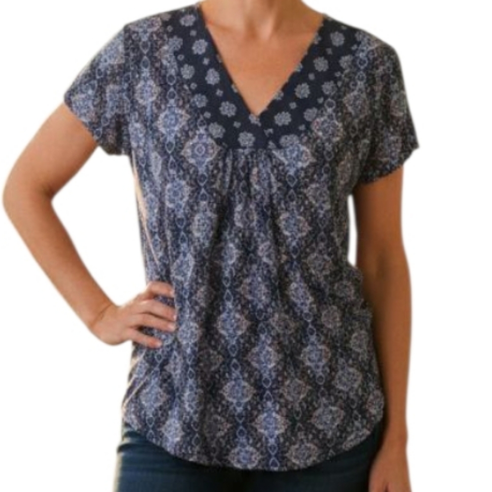 "Leo & Nicole" Misses (M) Very Pretty Shortsleeve Blue Pattern Top